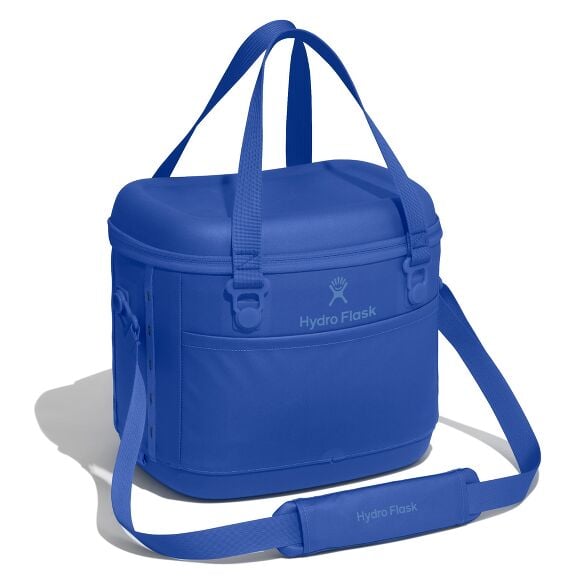 carryouttm-soft-cooler-15-l-m9 12pco382_carryout_cooler_15l_capri_blue_angled_1.jpg