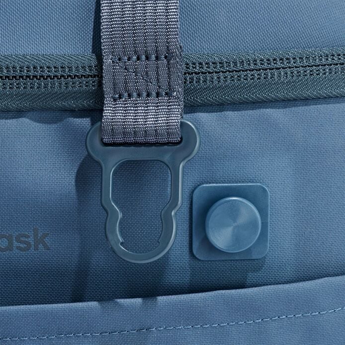 carryouttm-soft-cooler-15-l-m9 250815_hydro_cooler_details_14856_6.jpg