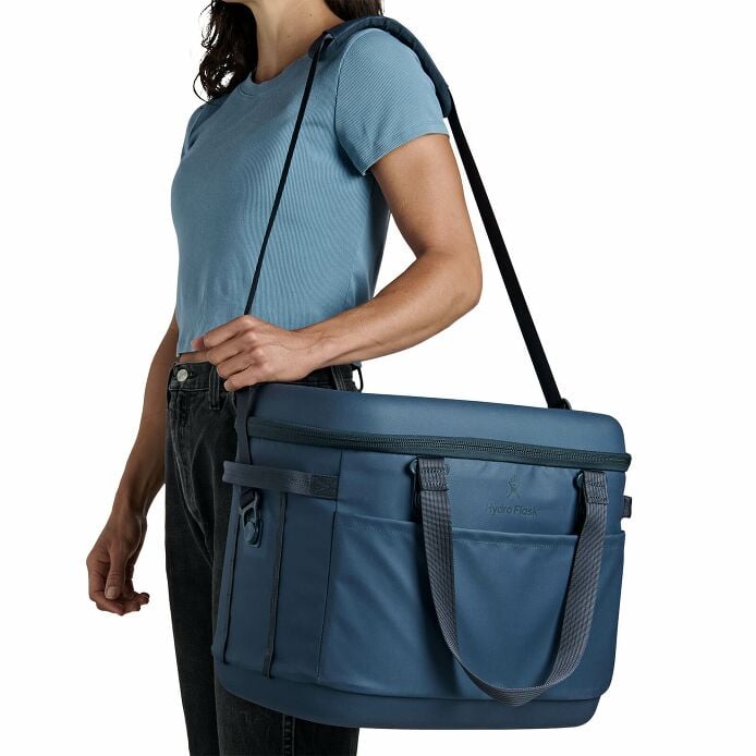 carryouttm-soft-cooler-30-l-x8 250815_hydro_s26_hb_14546_5.jpg
