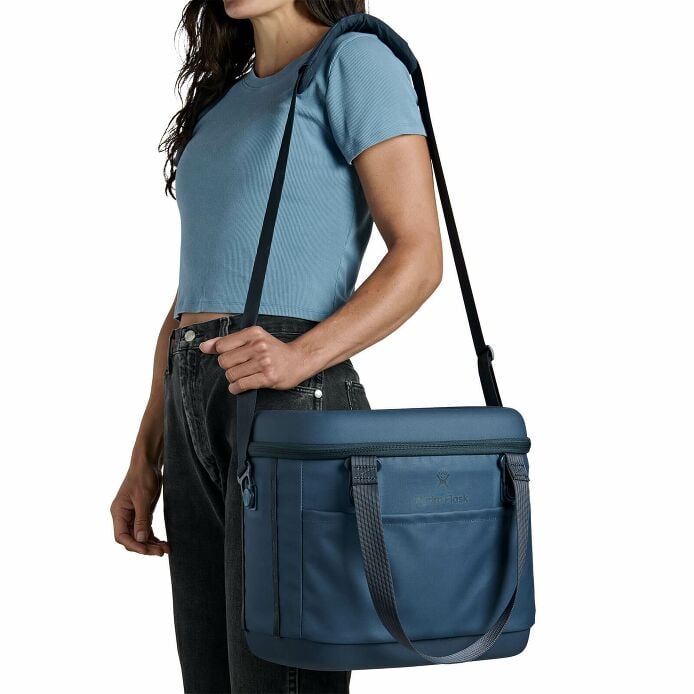 carryouttm-soft-cooler-15-l-m9 250815_hydro_s26_hb_14556_6.jpg
