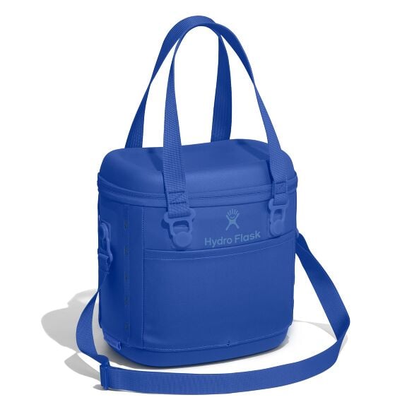carryouttm-soft-cooler-10-l-e0 6pco382_carryout_cooler_10l_capri_blue_angled_1.jpg