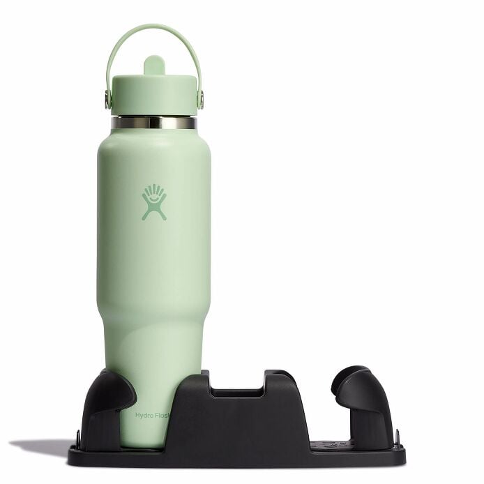 40-oz-travel-bottle-with-flex-straw-cap-b0 aloe-travel-bottle-in-cuplholder_3_3_1.jpg