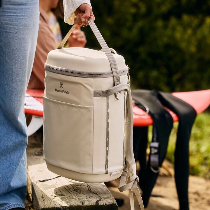 carryouttm-backpack-22-l-g8 hf_carryout_bouwer_d1_l1_torrey_pines_lifestyle_1444_2.jpg