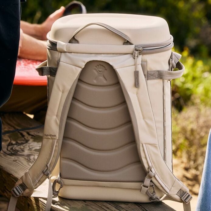 carryouttm-backpack-22-l-g8 hf_carryout_bouwer_d1_l1_torrey_pines_lifestyle_1841_3.jpg