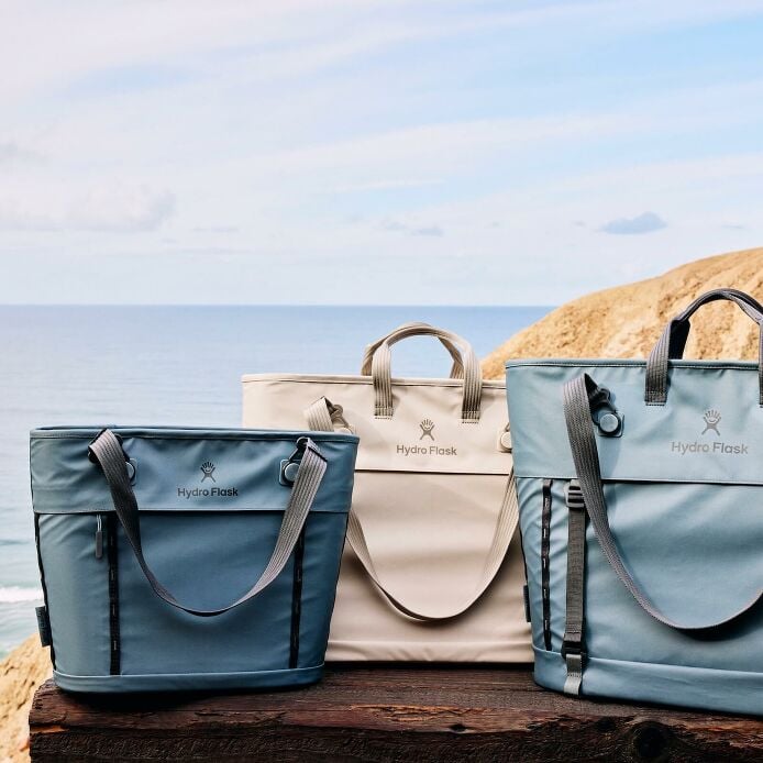 carryouttm-soft-cooler-tote-30-l-t6 hf_carryout_bouwer_d1_l1_torrey_pines_still_life_0055_1_2.jpg