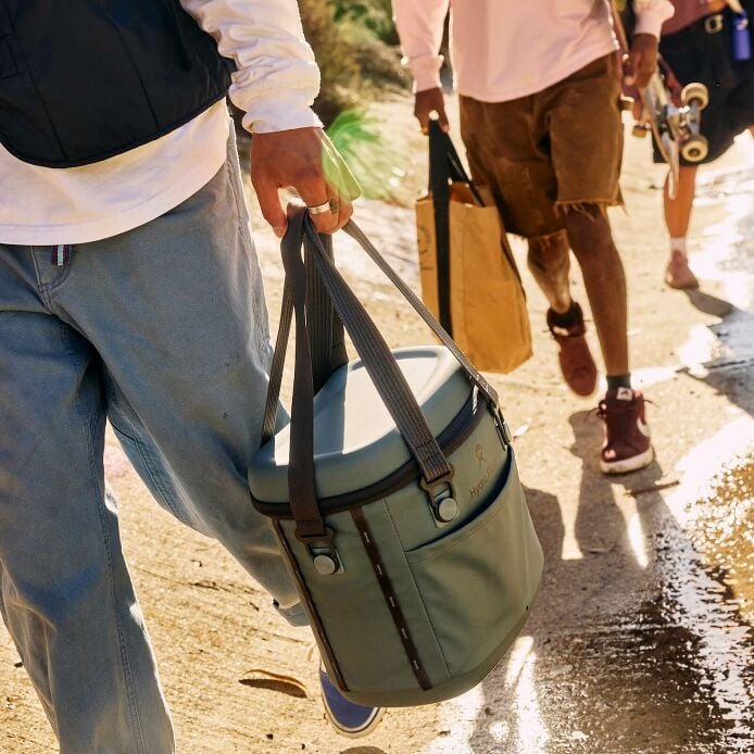 carryouttm-soft-cooler-10-l-e0 hf_carryout_bouwer_d2_l3_skate_ditch_3744_5.jpg