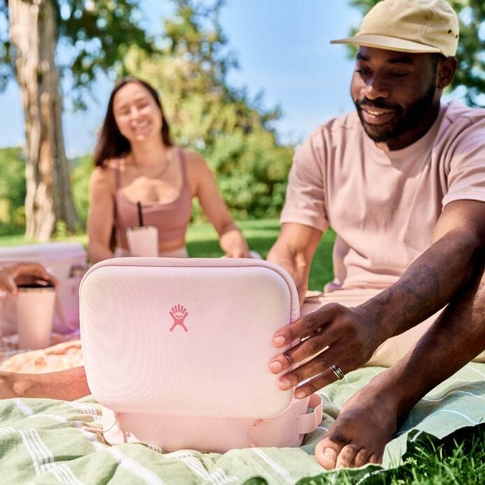 5-l-carry-outtm-lunch-box-l0 hf_s24_trillium_45_1.jpg