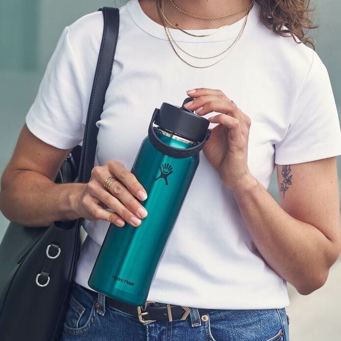 32-oz-lightweight-flex-straw-bottle-r1 hf_s26_lightweight_mcinnis_5167_2_3.jpg