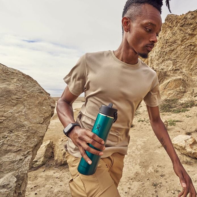 24-oz-lightweight-flex-straw-bottle-r6 hf_s26_lightweight_mcinnis_6828_4.jpg