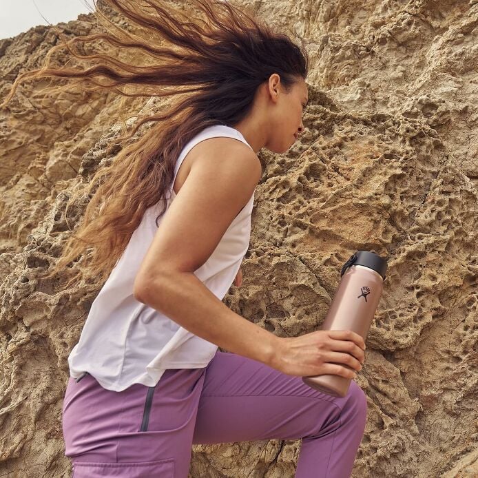 32-oz-lightweight-flex-straw-bottle-r1 hf_s26_lightweight_mcinnis_6946_1_3.jpg