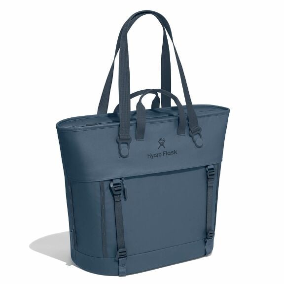 carryouttm-soft-cooler-tote-30-l-t6 maxiit384-carryout-tote-30l-harbor-blue-angled_1_1.jpg