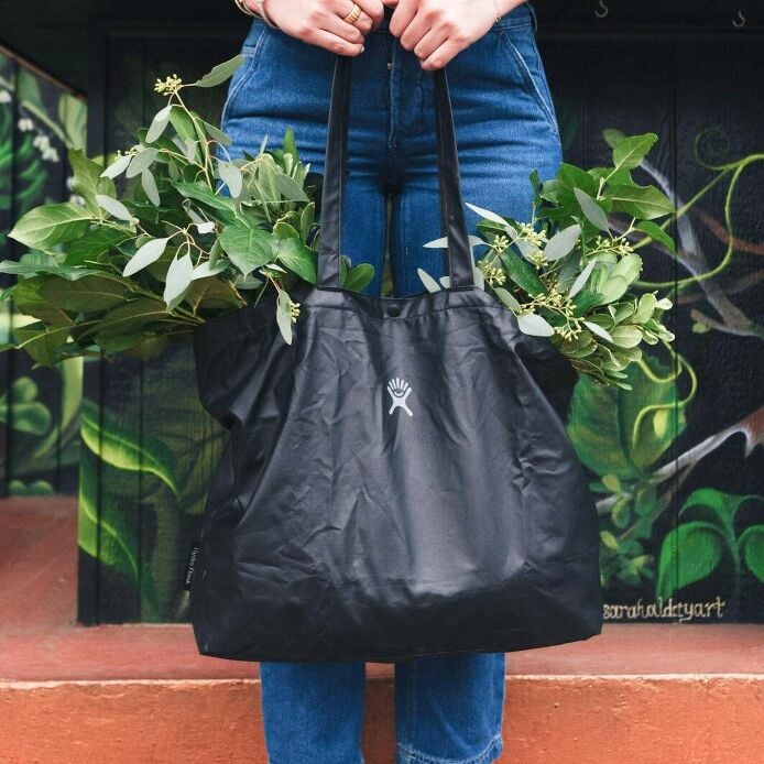 20-l-tag-along-tote-t5 s25_tagalongtote_post_3_1_1_1.jpg